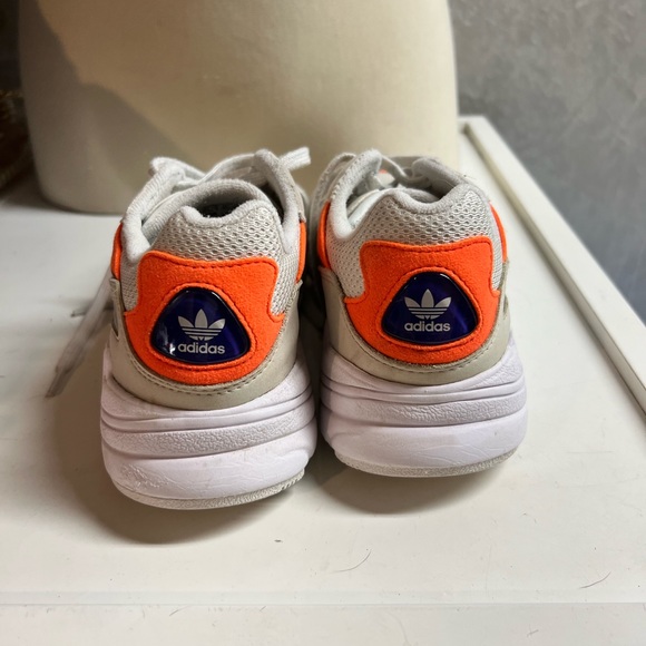 Adidas kids sneakers size 3.5 - Picture 3 of 5